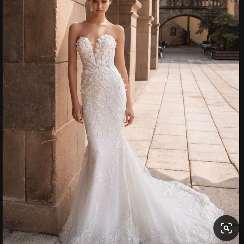 Pronovias Aethra Wedding Gown